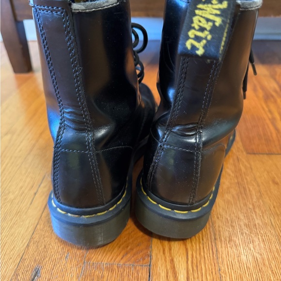 Size 8 women’s Dr. Martens smooth black leather 1460 boots - Picture 3 of 6